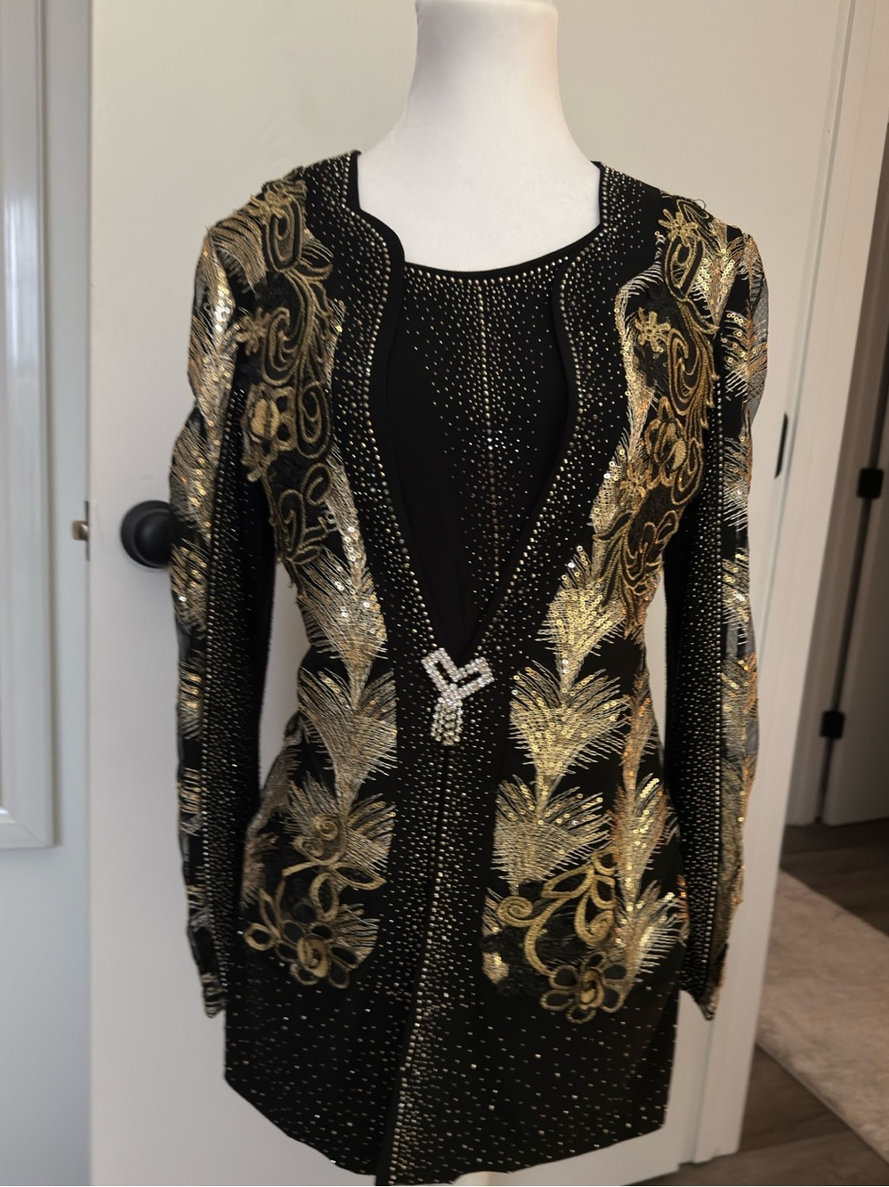 Kokomo Unlimited SZ M Black & Gold Embellished Jacket. Plain back.Beautiful